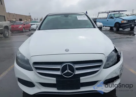 2017 Mercedes-Benz C 300 4Matic из США, поврежденный, VIN 55SWF4KB4HU227458